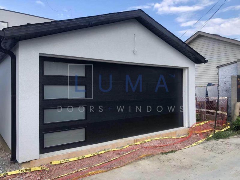 Luma modern house garage doors black